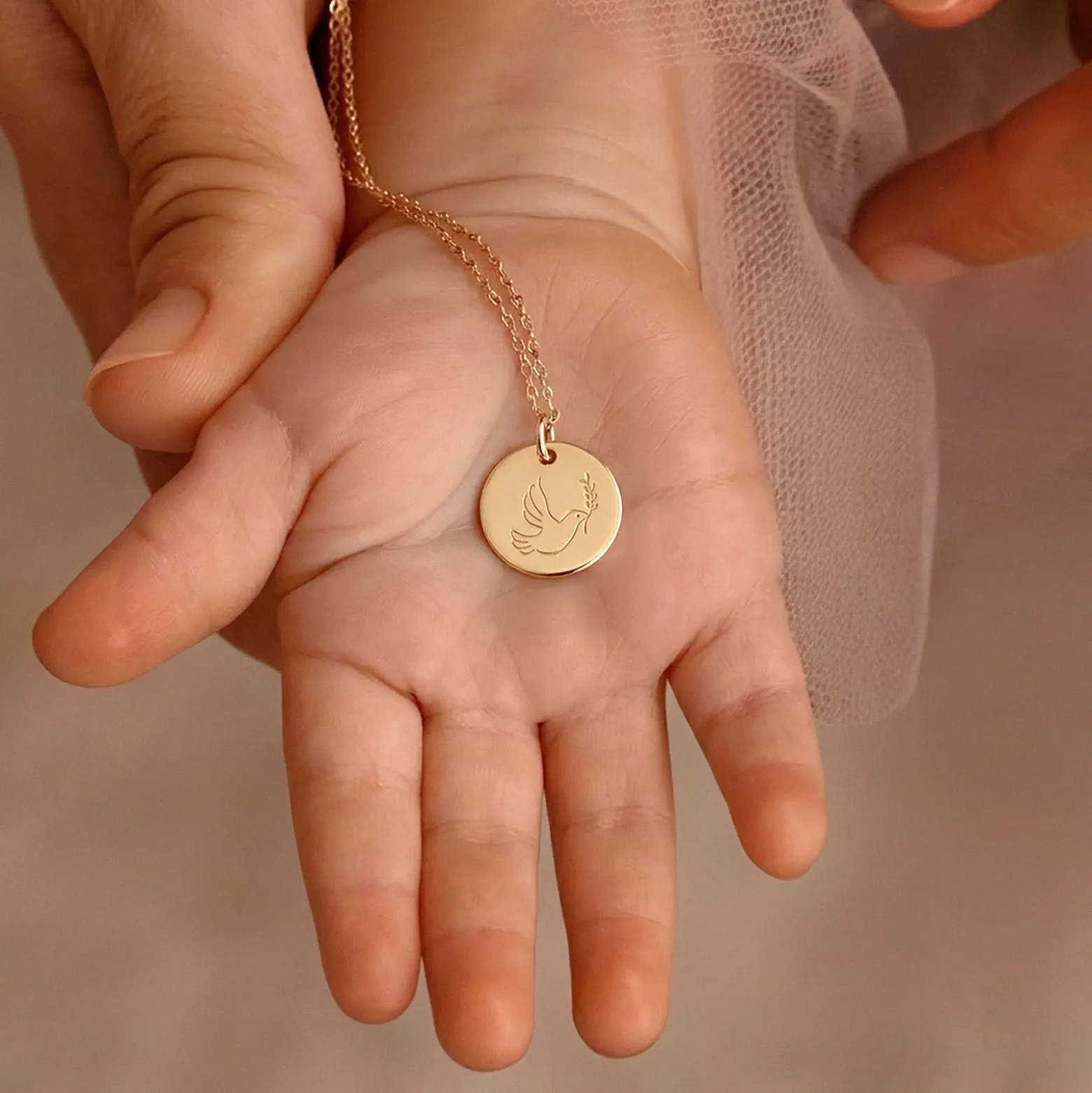 Pendentif Baptême enfant personnalisé médaille gravée plaqué or 15 mm