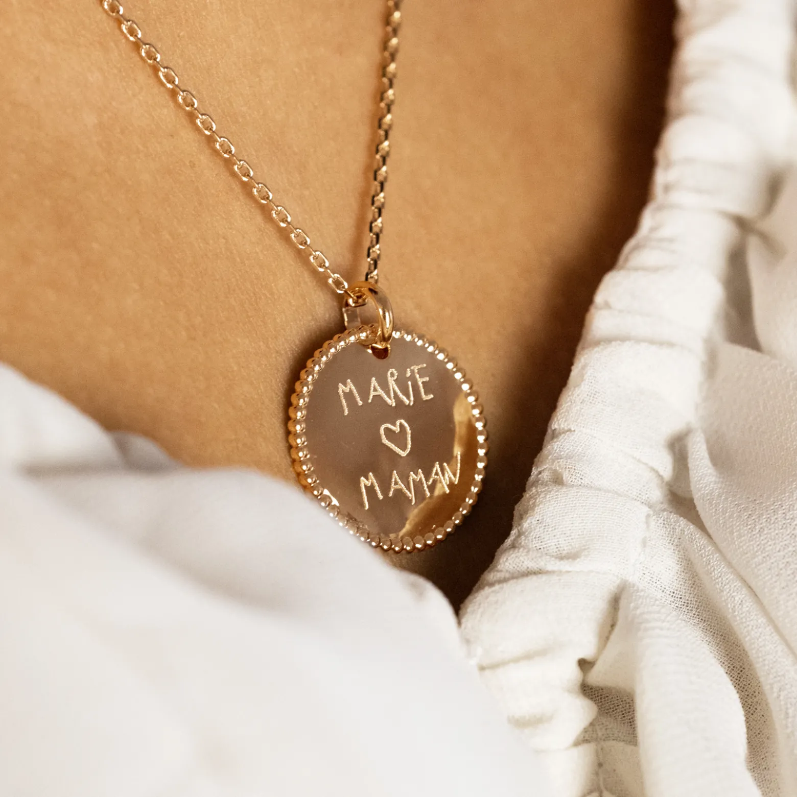 Pendentif bohème personnalisé médaille gravée plaqué or 19 mm
