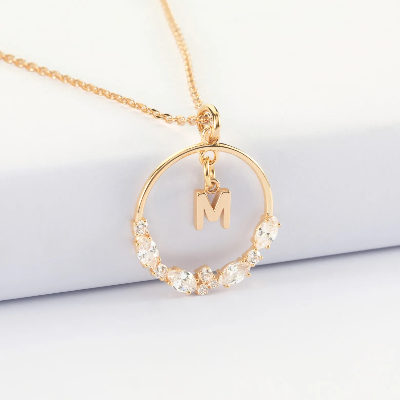 Pendentif cercle scintillant blanc personnalisé médaille plaqué or lettre initiale 5 mm