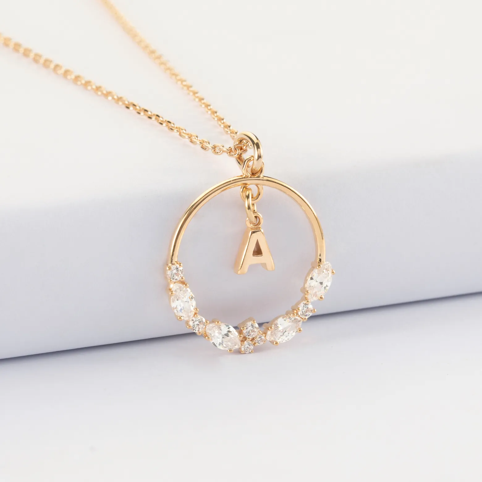 Pendentif cercle scintillant blanc personnalisé médaille plaqué or lettre initiale 5 mm