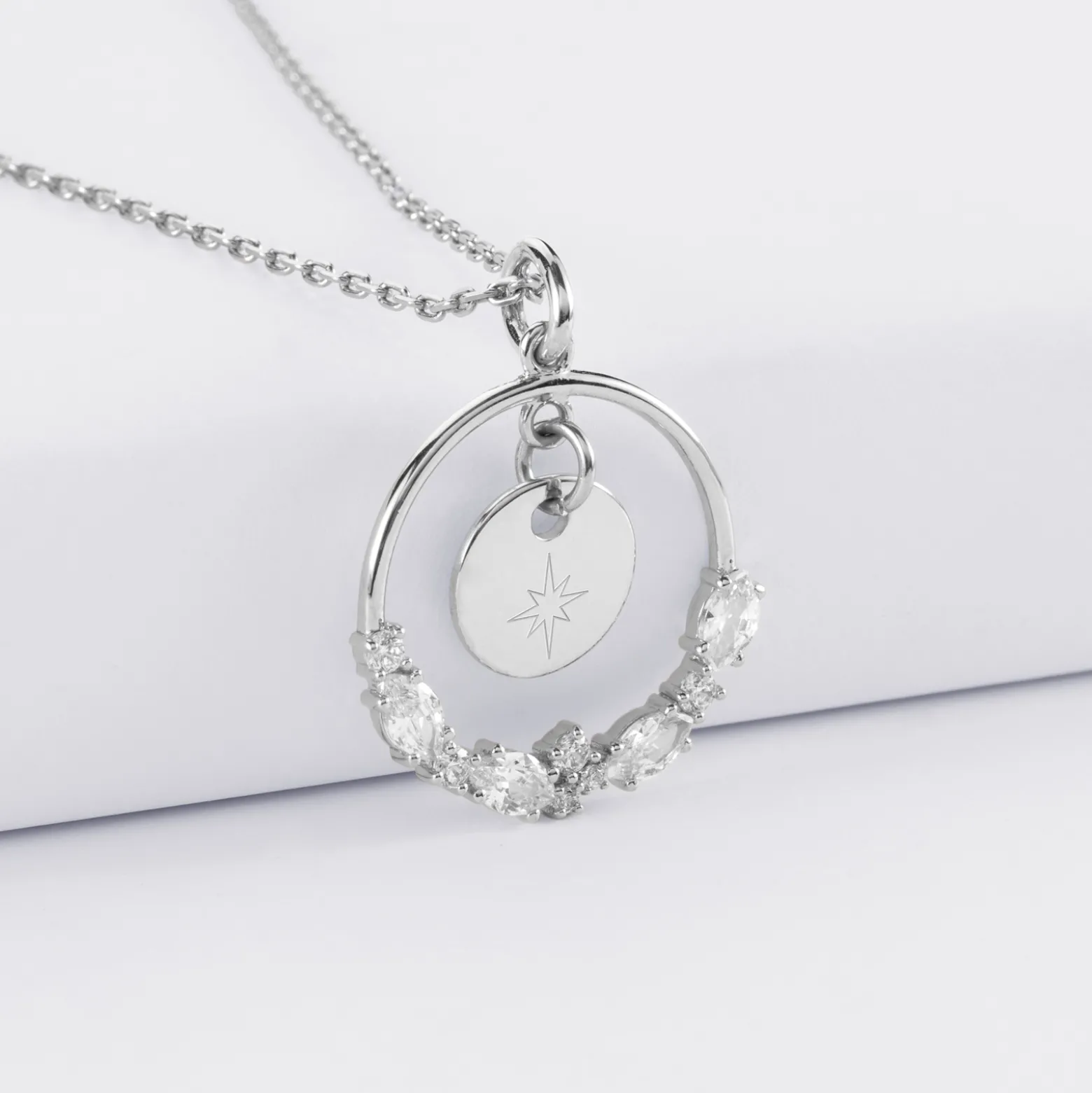 Pendentif cercle scintillant blanc personnalisé médaille gravée argent 10 mm