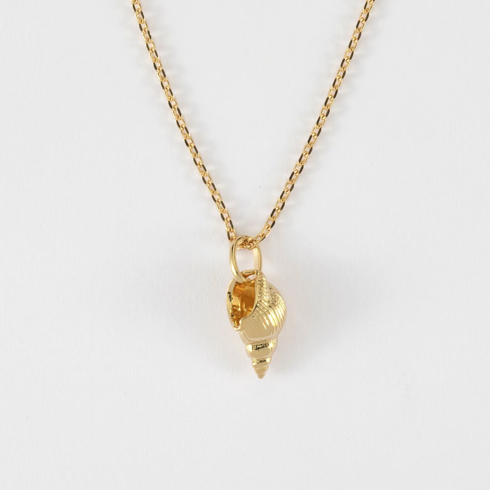 Pendentif coquillage scalaire plaqué or 12 mm