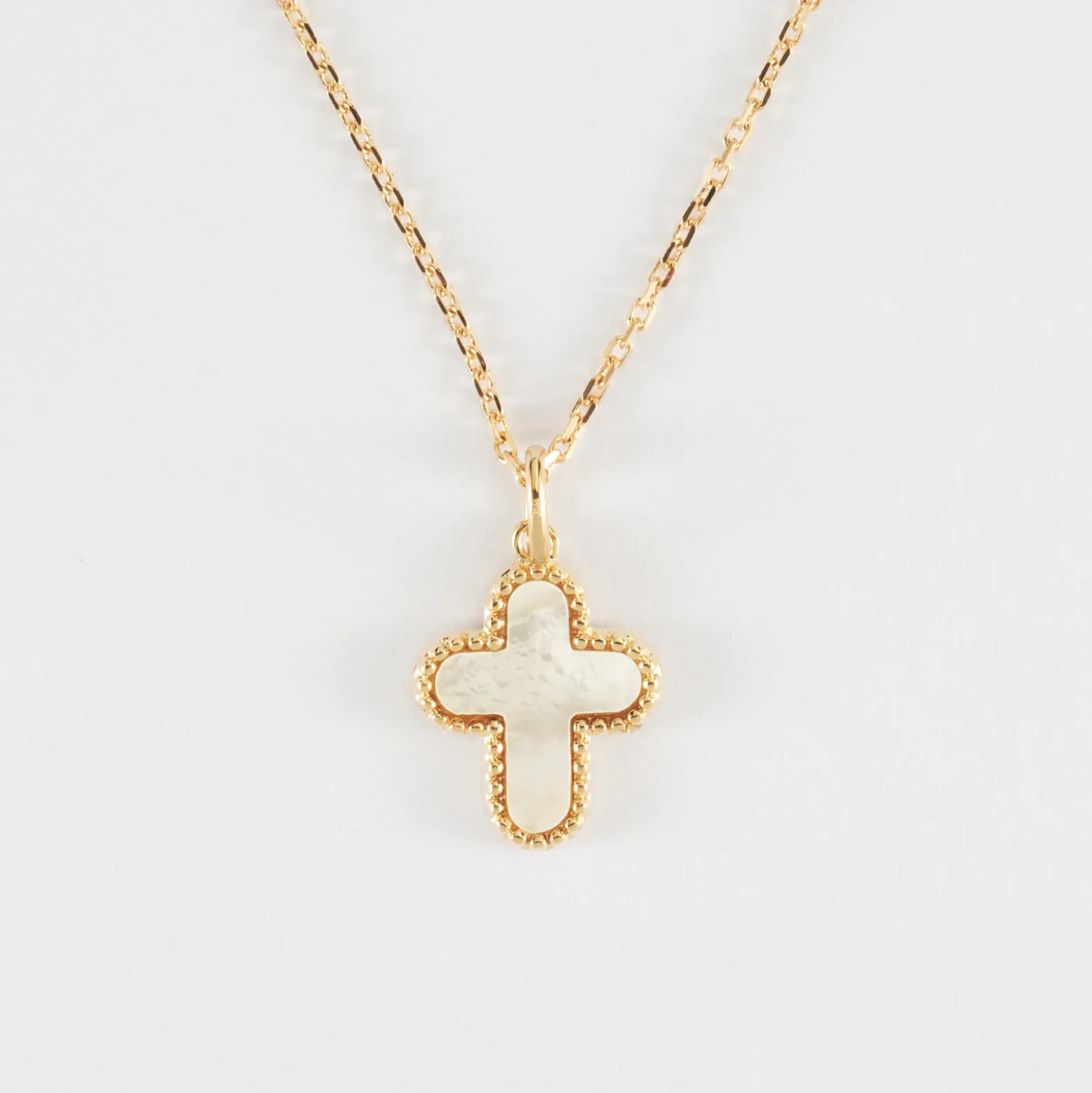 Pendentif croix nacre plaqué or 16 mm