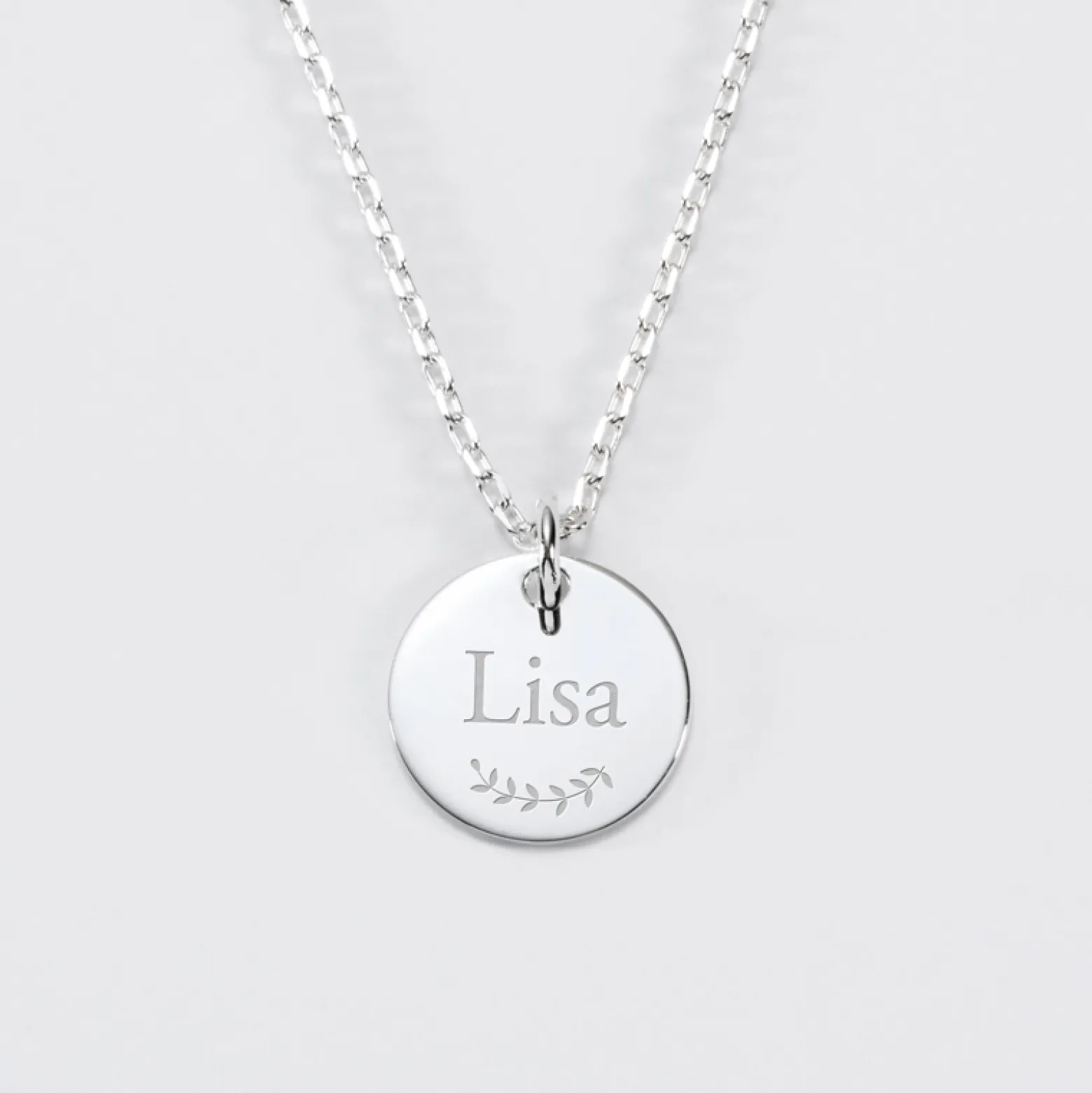 Pendentif enfant calligraphie personnalisé médaille gravée argent 15 mm