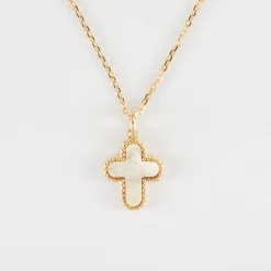 Pendentif enfant croix nacre plaqué or 16 mm