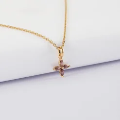 Pendentif enfant fleur pétales zircons plaqué or 10 mm