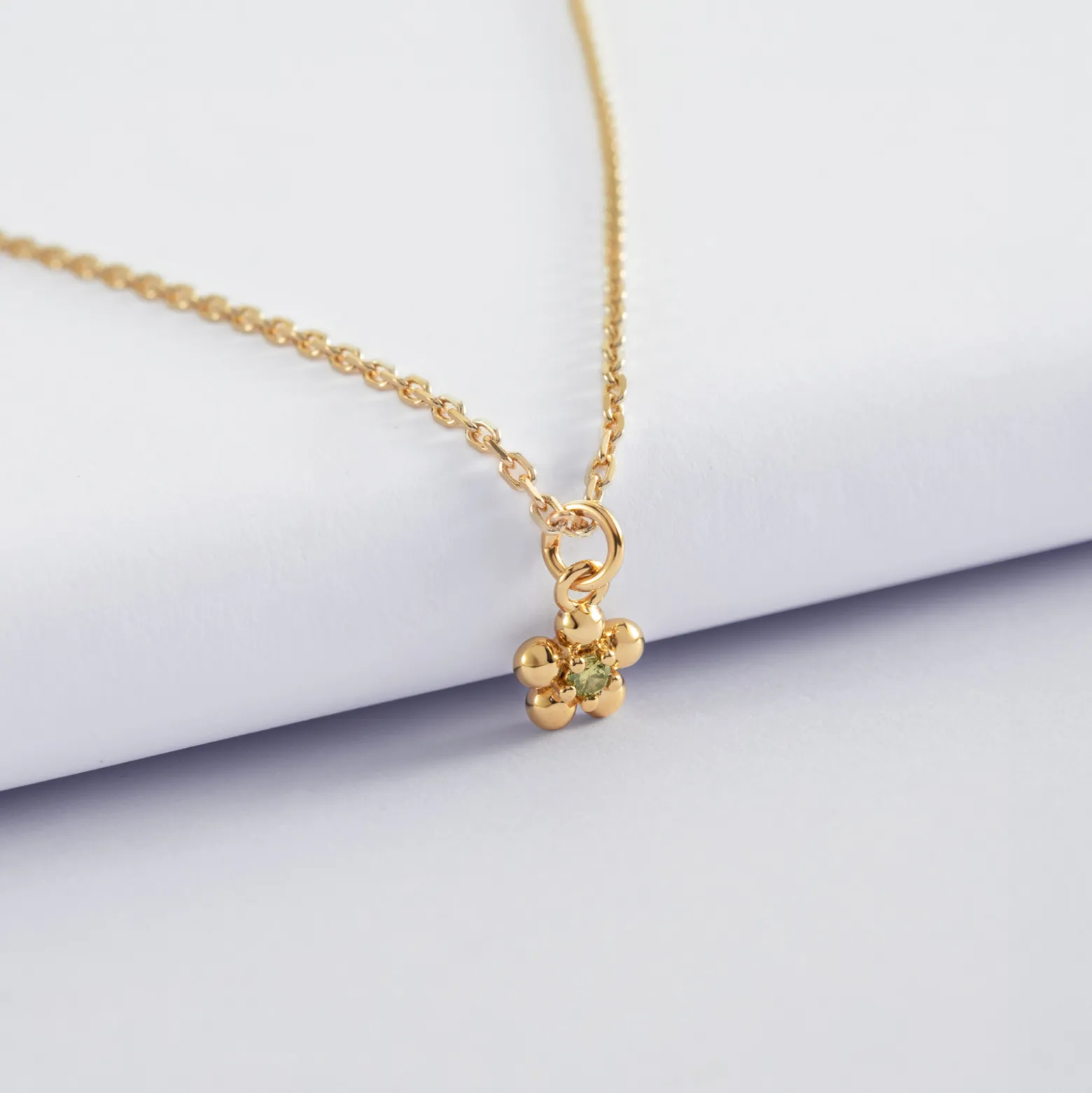 Pendentif enfant fleur zircon plaqué or 8 mm