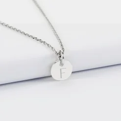 Pendentif enfant initiale personnalisé médaille martelée gravée argent 10 mm - Nos petits imparfaits