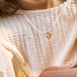 Pendentif enfant initiale personnalisé médaille gravée plaqué or 10 mm