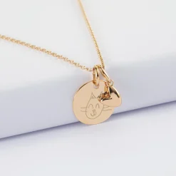 Pendentif enfant personnalisé médaille gravée plaqué or 15 mm et breloque petit coeur bombé 7 mm - HappyBulle x Atelier Wagram