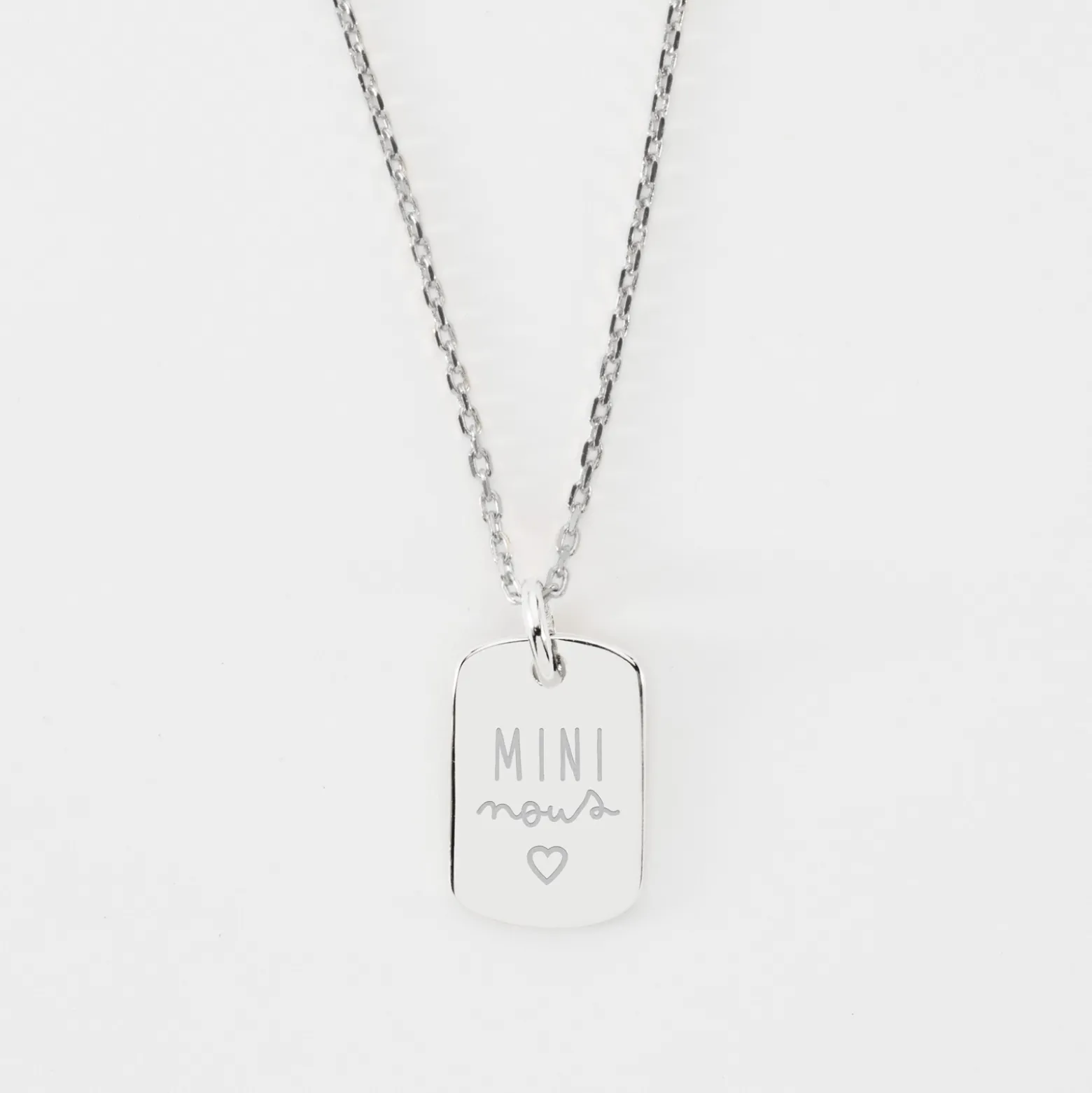 Pendentif enfant personnalisé médaille gravée martelée argent rectangle 17x11 mm