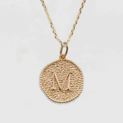 Pendentif enfant personnalisé médaille gravée plaqué or lettre initiale texturée 14 mm