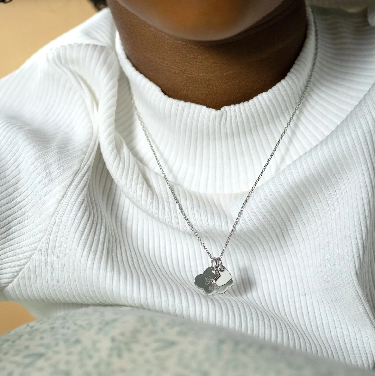 Pendentif enfant personnalisé médaille gravée argent nuage 20x14 mm et breloque coeur email 10 mm