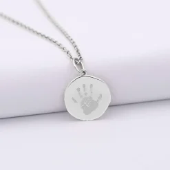 Pendentif enfant personnalisé médaille gravée argent rose des vents texturée 14 mm