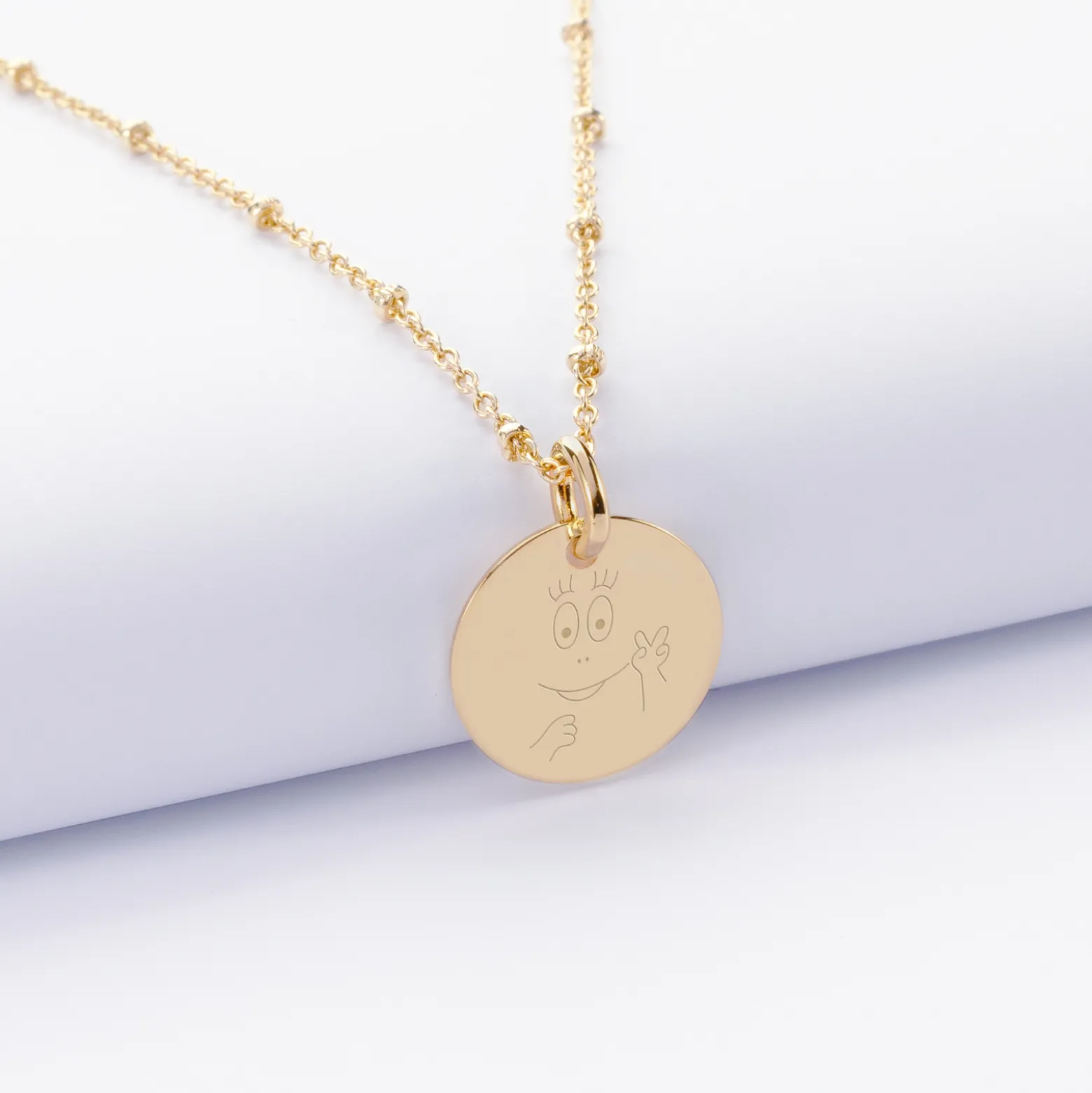 Pendentif enfant personnalisé médaille gravée plaqué or 15 mm - Happybulle x Barbapapa