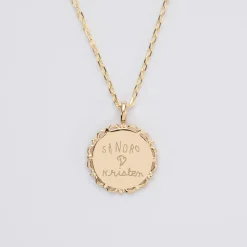Pendentif enfant personnalisé médaille vintage dentelée gravée plaqué or 17 mm