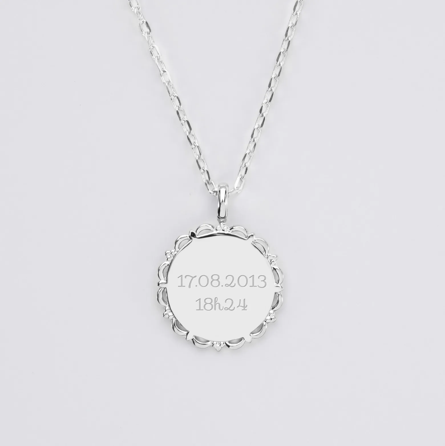 Pendentif enfant personnalisé médaille vintage dentelée gravée argent 17 mm