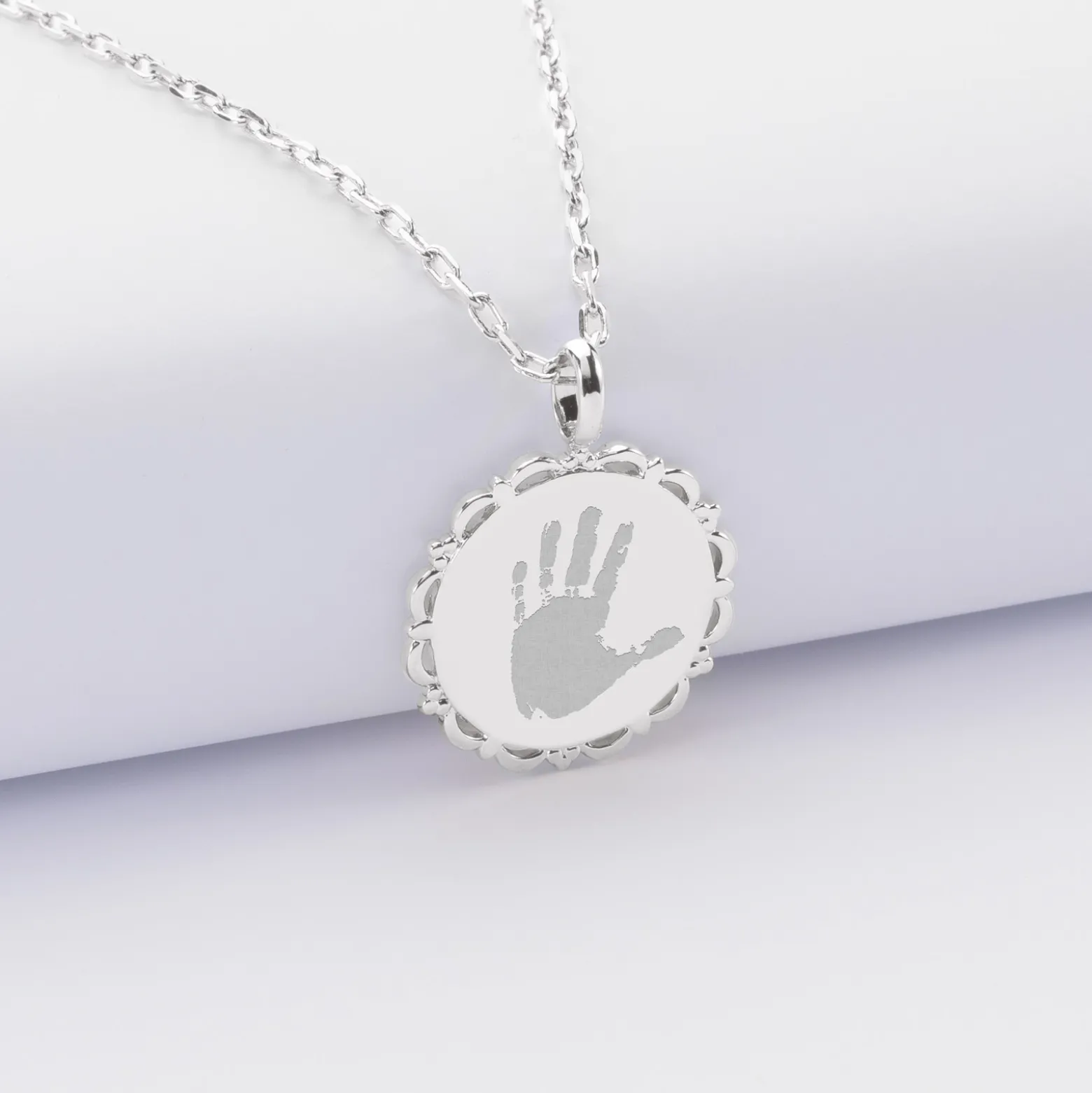 Pendentif enfant personnalisé médaille vintage dentelée gravée argent 17 mm