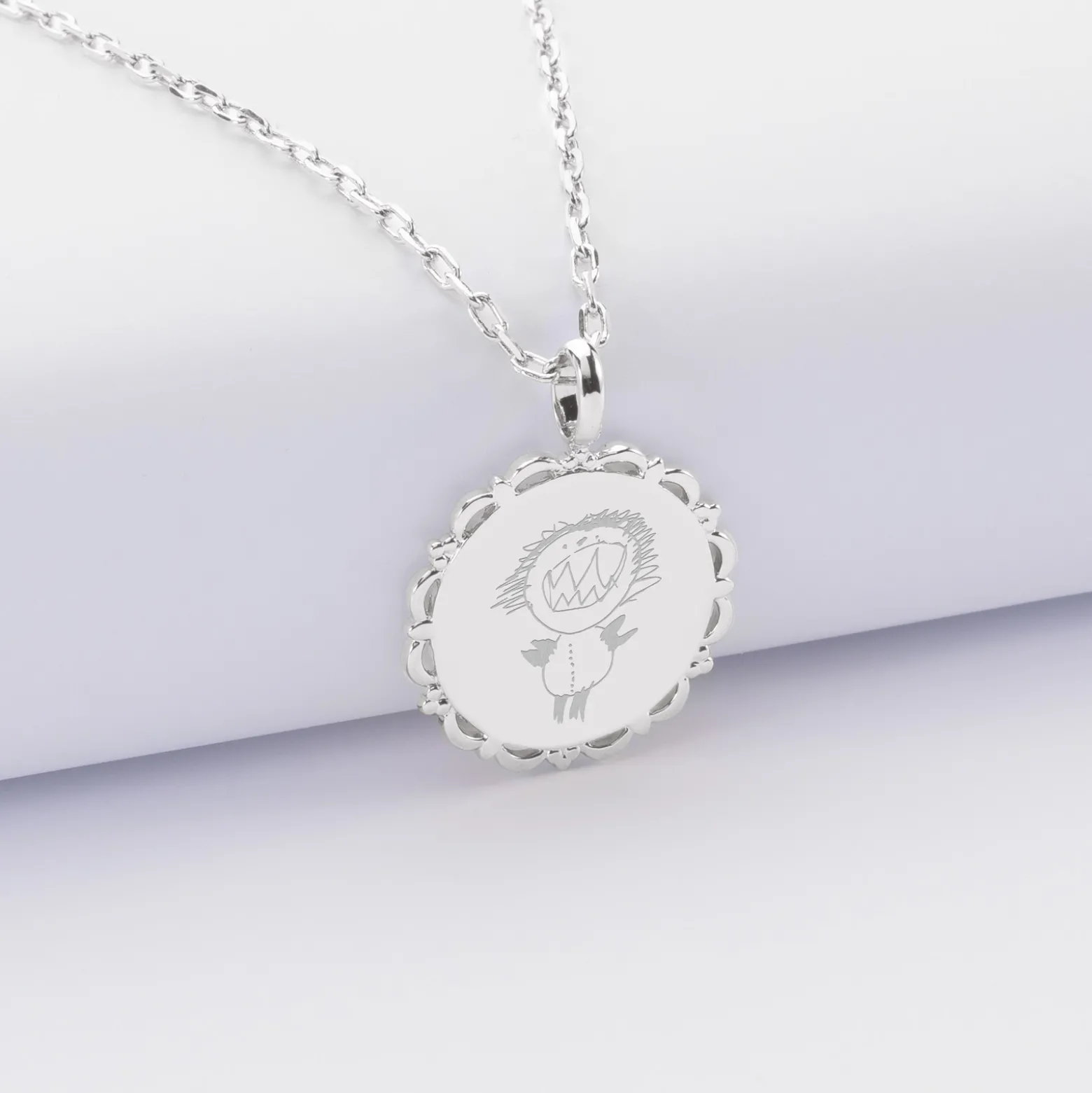 Pendentif enfant personnalisé médaille vintage dentelée gravée argent 17 mm