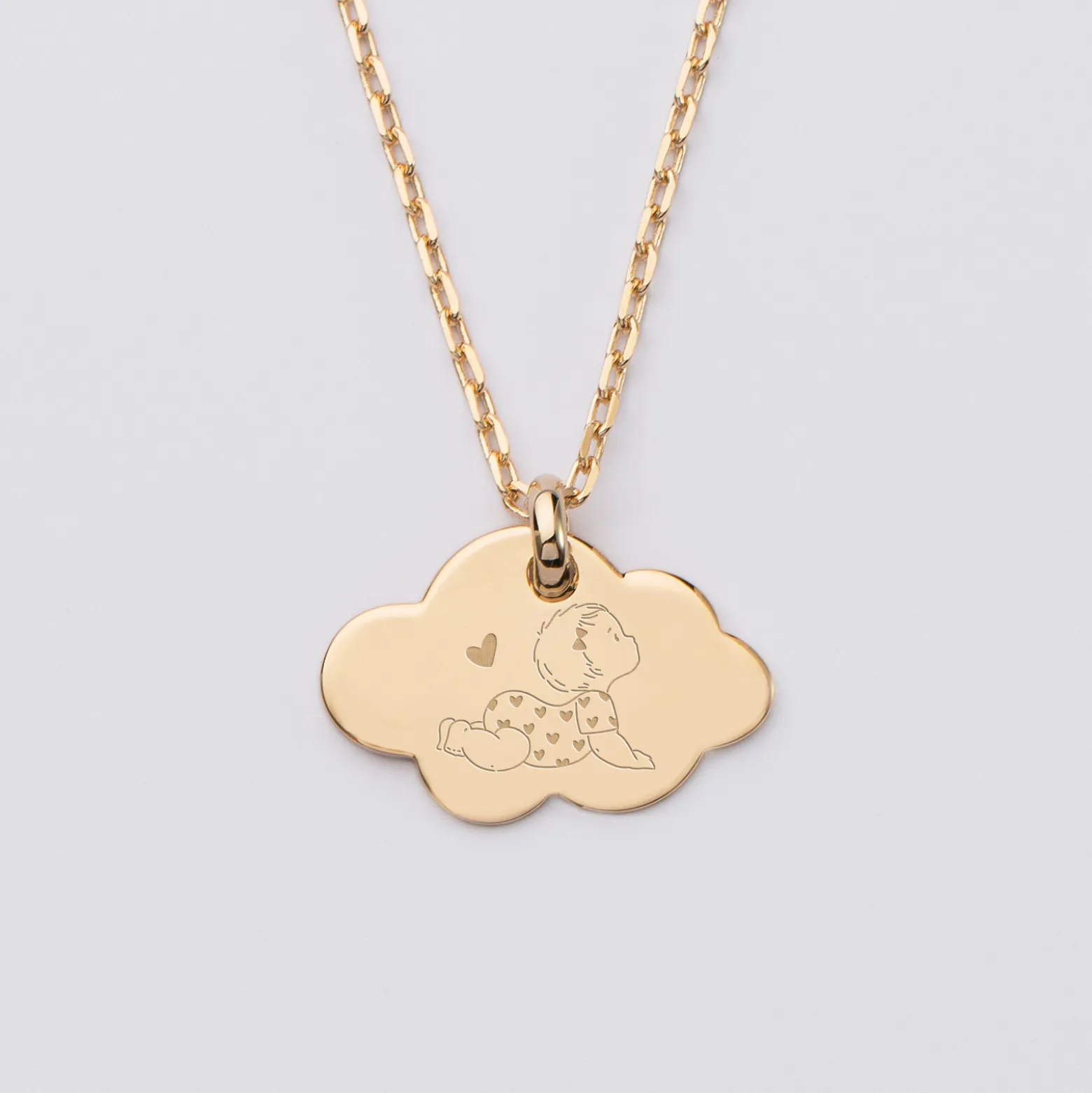 Pendentif enfant personnalisé illustration bébé médaille gravée plaqué or nuage 20x14 mm - HappyBulle x Marie Savart