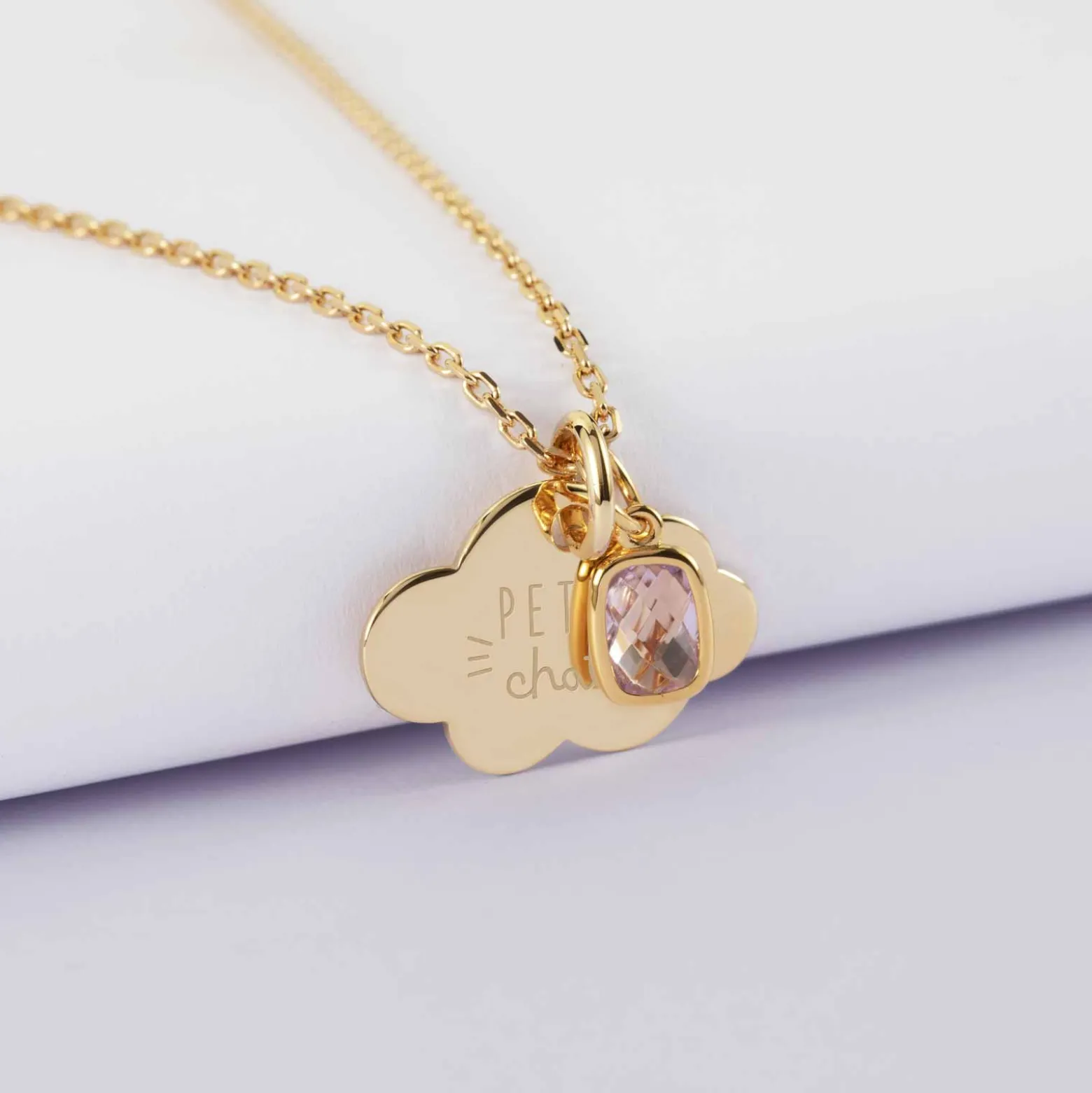 Pendentif enfant personnalisé médaille gravée plaqué or nuage 20x14 mm et breloque rectangle zircon plaqué or 9 mm