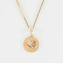 Pendentif enfant personnalisé médaille gravée plaqué or colombe texturée 14 mm