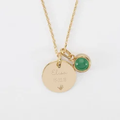 Pendentif enfant personnalisé médaille gravée plaqué or 15 mm et breloque pierre naturelle 8 mm