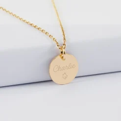 Pendentif enfant personnalisé médaille martelée gravée plaqué or 15 mm