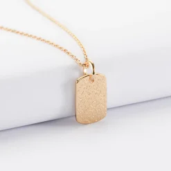 Pendentif enfant personnalisé médaille gravée martelée plaqué or rectangle 17x11 mm