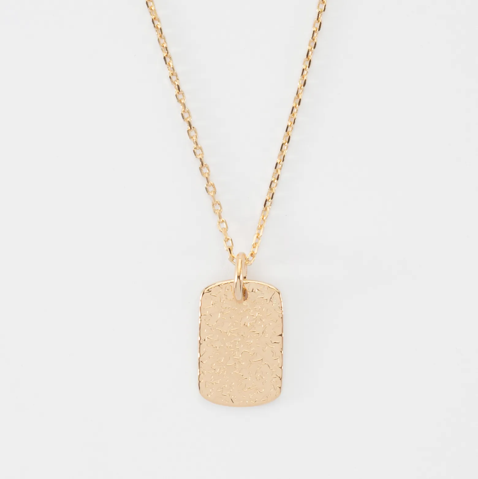 Pendentif enfant personnalisé médaille gravée martelée plaqué or rectangle 17x11 mm