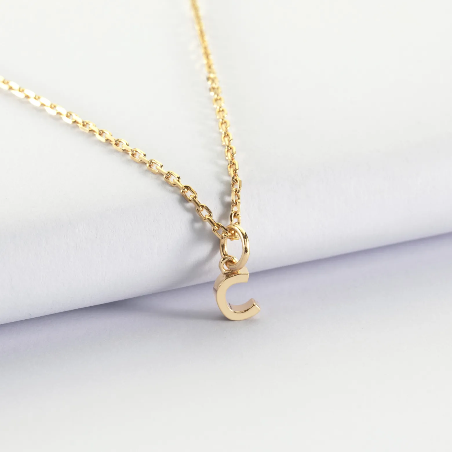 Pendentif enfant personnalisé médaille plaqué or lettre initiale 5 mm