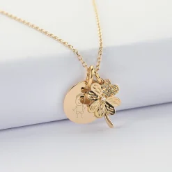 Pendentif enfant personnalisé médaille gravée plaqué or 15 mm et breloque trèfle scintillant 15 mm