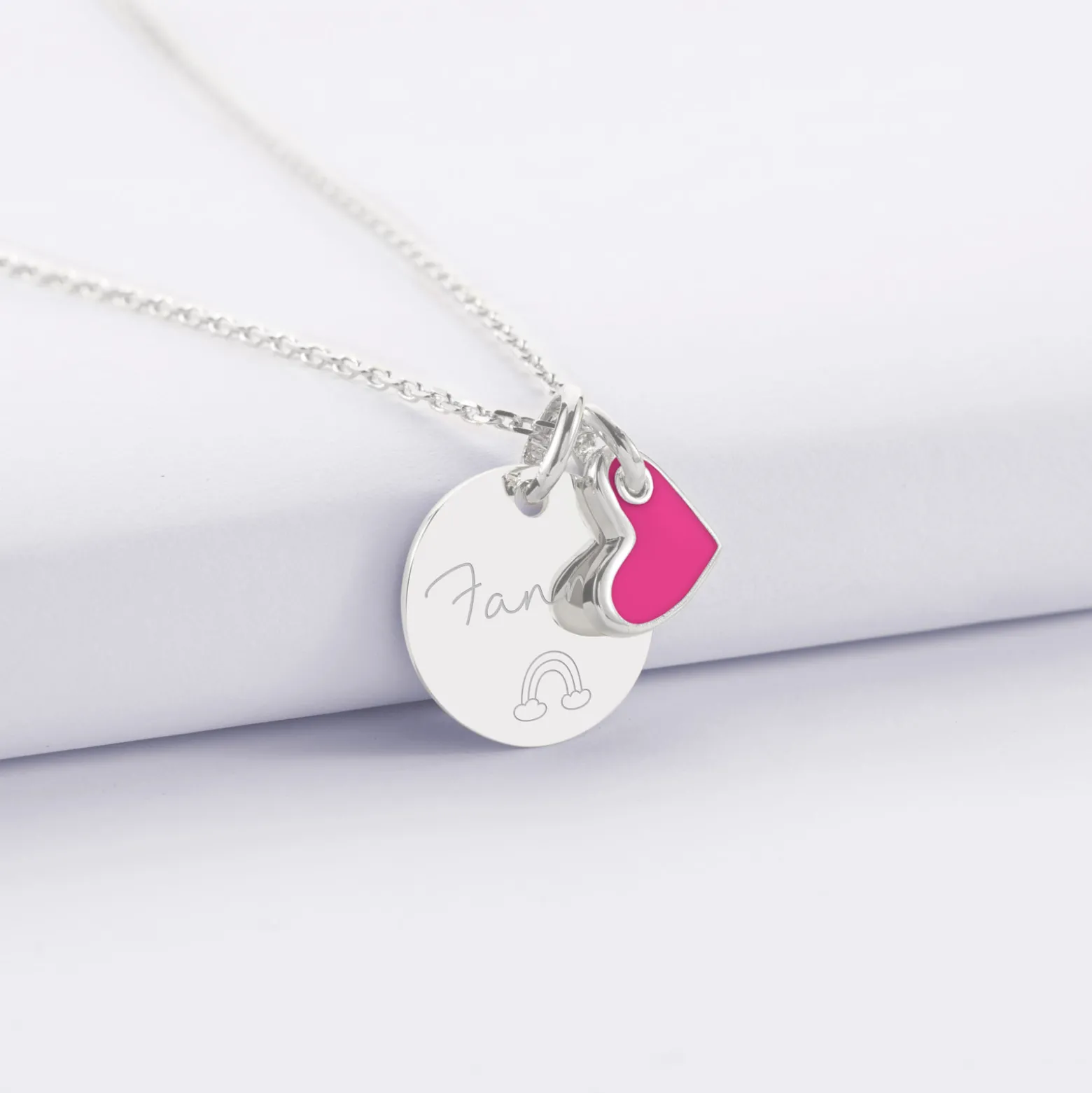 Pendentif enfant personnalisé médaille gravée argent 15 mm et breloque coeur email 10 mm