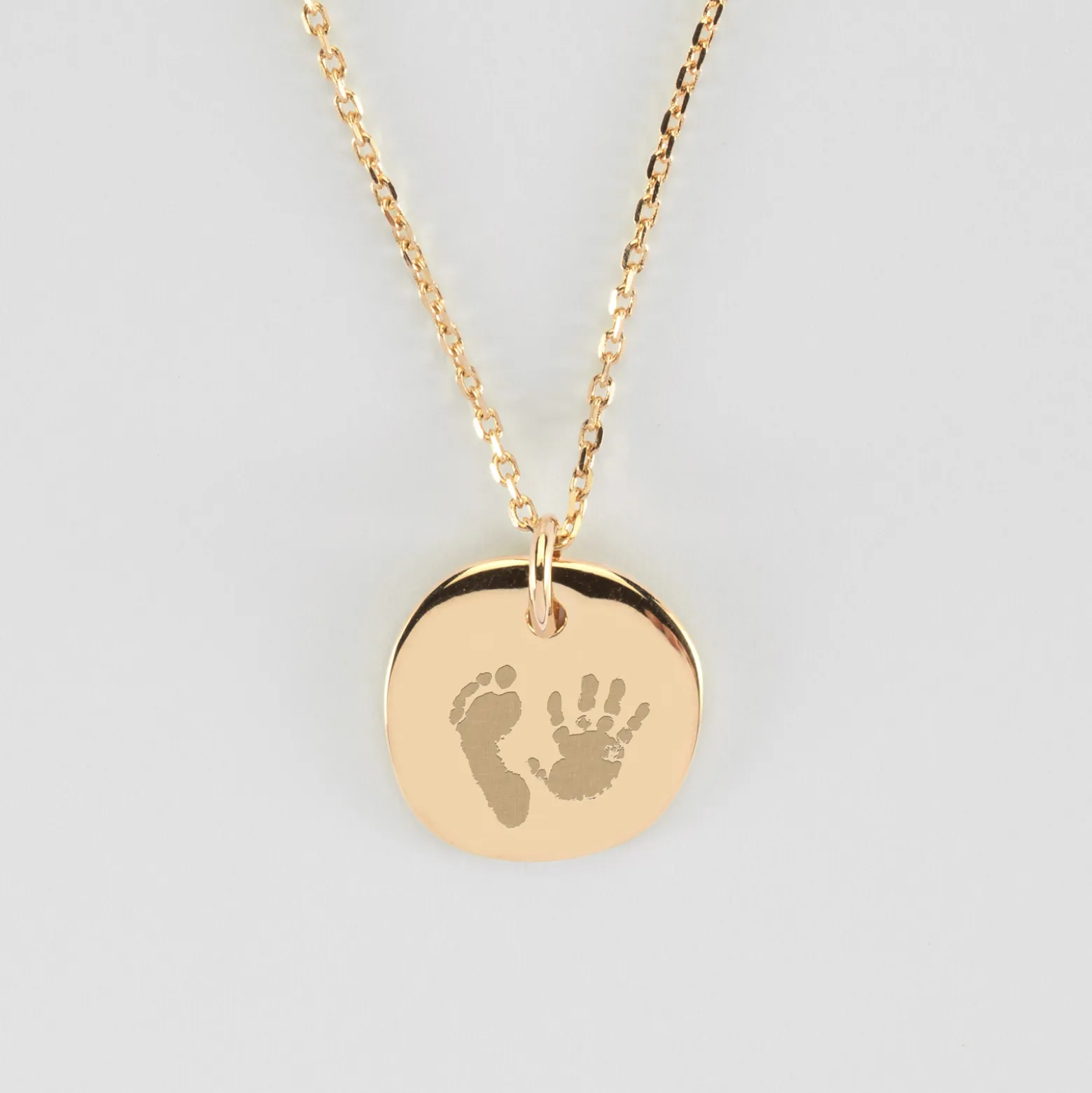 Pendentif enfant personnalisé médaille contour strié gravée plaqué or 17 mm