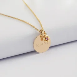 Pendentif enfant personnalisé médaille gravée plaqué or 15 mm et breloque fleur zircon plaqué or 8 mm
