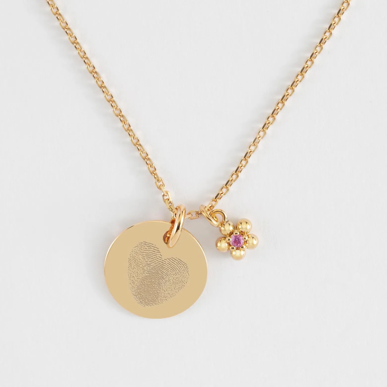 Pendentif enfant personnalisé médaille gravée plaqué or 15 mm et breloque fleur zircon plaqué or 8 mm
