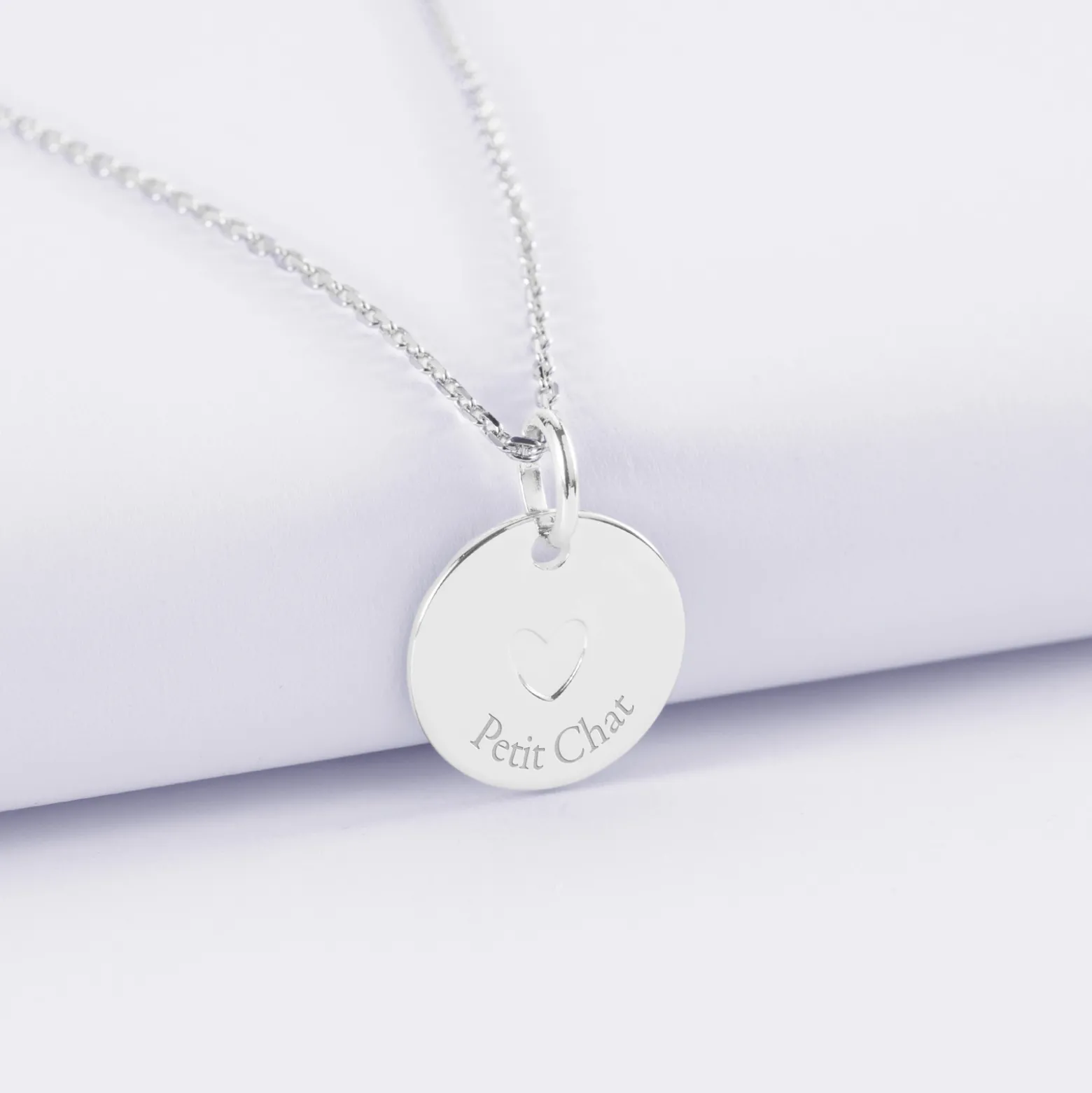 Pendentif enfant personnalisé coeur estampillé argent 15 mm - HappyBulle x Atelier Wagram