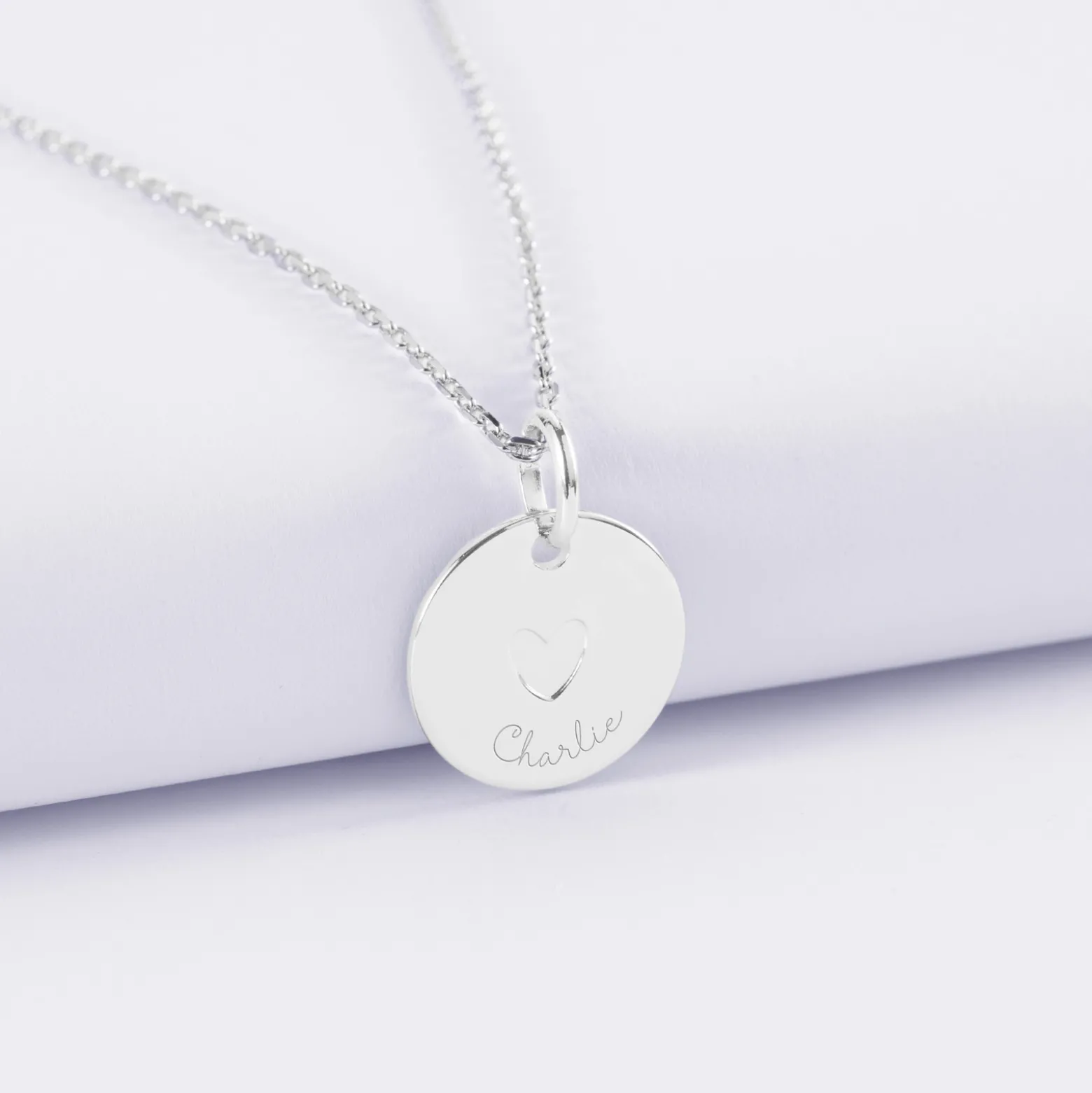 Pendentif enfant personnalisé coeur estampillé argent 15 mm - HappyBulle x Atelier Wagram