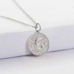 Pendentif enfant personnalisé médaille gravée argent lettre initiale texturée 14 mm