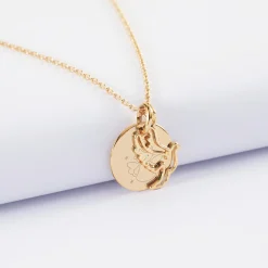 Pendentif enfant personnalisé médaille gravée plaqué or 15 mm et breloque colombe 18 mm