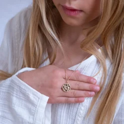 Pendentif enfant personnalisé médaille gravée plaqué or ange texturée 14 mm