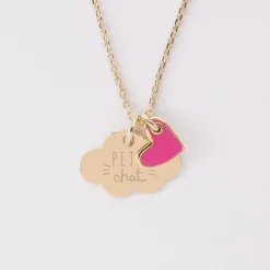 Pendentif enfant personnalisé médaille gravée plaqué or nuage 20x14 mm et breloque coeur email 10 mm