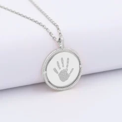 Pendentif enfant personnalisé médaille réversible contour tressé Eternelle gravée argent 18 mm - HappyBulle x Capucine