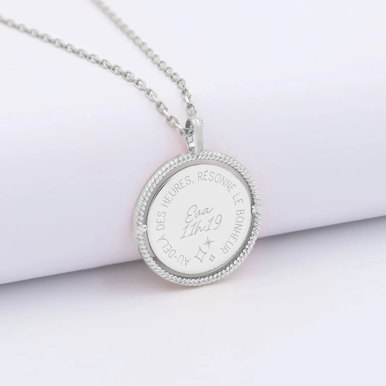 Pendentif enfant personnalisé médaille réversible contour tressé Eternelle gravée argent 18 mm - HappyBulle x Capucine
