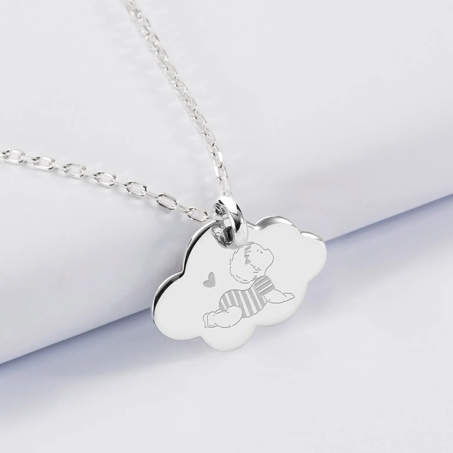 Pendentif enfant personnalisé illustration bébé médaille gravée argent nuage 20x14 mm - HappyBulle x Marie Savart