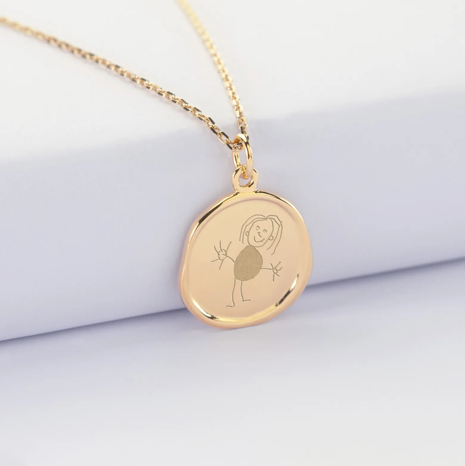 Pendentif enfant personnalisé médaille cachet gravée plaqué or 17 mm
