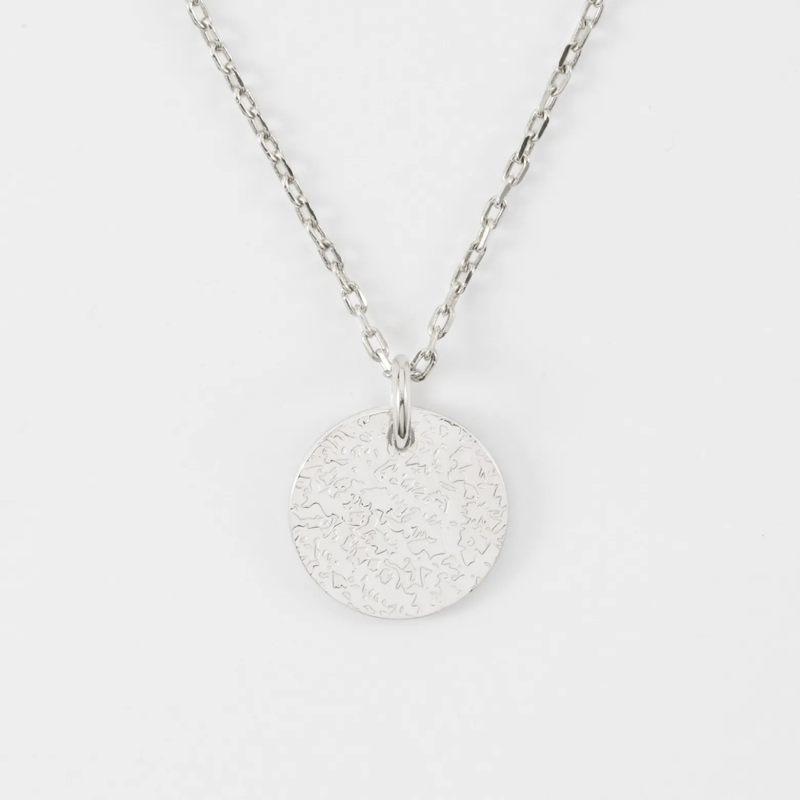 Pendentif enfant personnalisé médaille martelée gravée argent 15 mm
