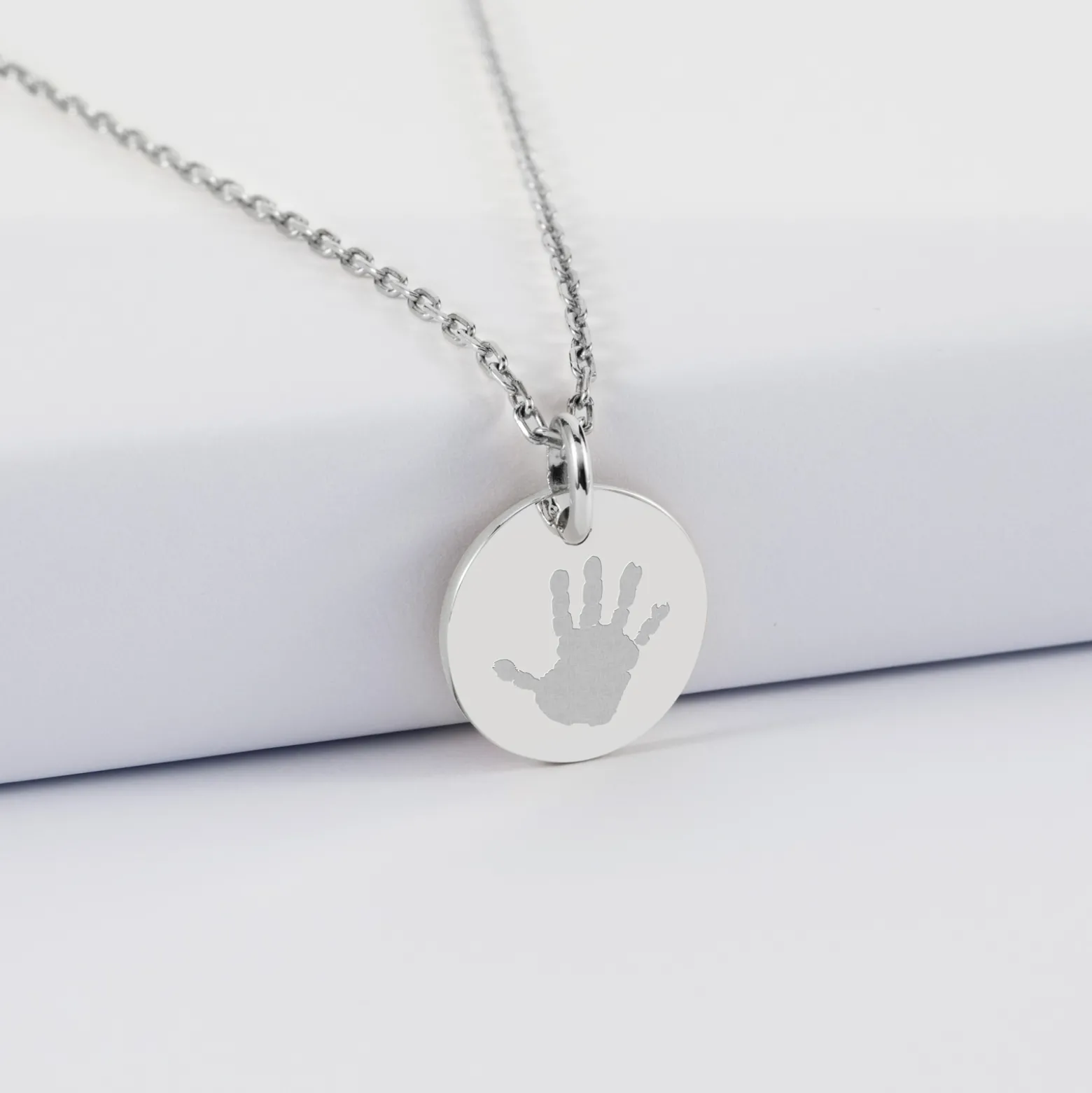 Pendentif enfant personnalisé médaille martelée gravée argent 15 mm