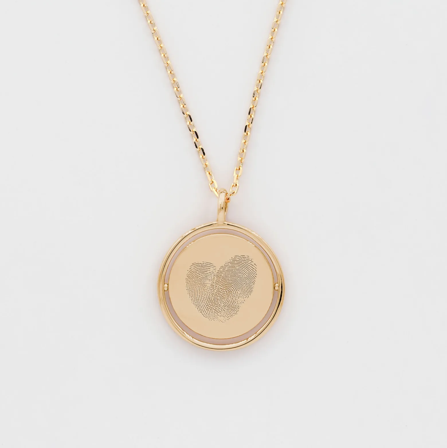 Pendentif enfant personnalisé médaille réversible Eternelle gravée plaqué or 18 mm - HappyBulle x Capucine