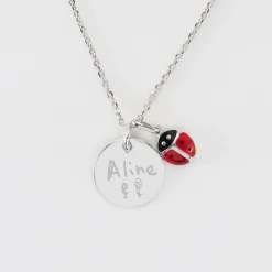 Pendentif enfant personnalisé médaille gravée argent 15 mm et breloque email coccinelle 8 mm